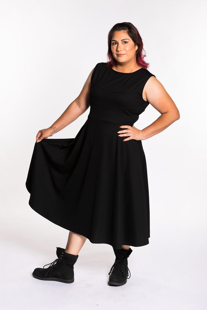 
            
                Load image into Gallery viewer, Jessica is wearing the Fighter Longsword Dress - Black. She is wearing an extra large. Her measurements are 47&amp;quot; Bust, 37&amp;quot; Waist, and 46&amp;quot; Hips, and she is 5&amp;#39;6&amp;quot;
            
        