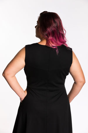 Jessica is wearing the Fighter Longsword Dress - Black. The back of the dress features an invisible zipper in the center back. She is wearing an extra large. Her measurements are 47" Bust, 37" Waist, and 46" Hips, and she is 5'6"